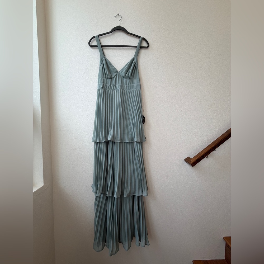 NWT Lulus Luxe Perfection Pleated Tiered Maxi Dress Sage Size M